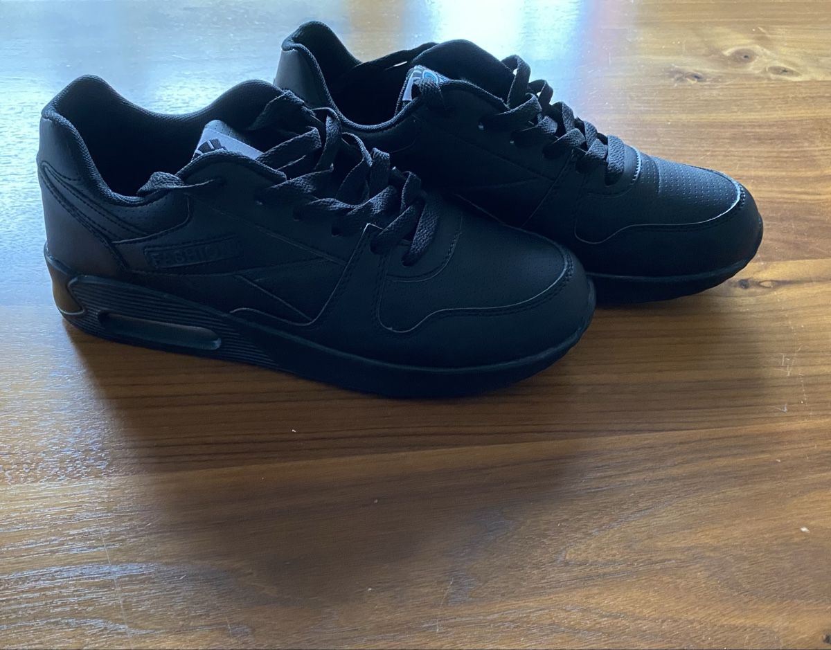 Scarpe da uomo: Ledersneaker schwarz Gr. 40 / NEU – Nuovo (secondo la descrizione) da Horw venduto da ast_b5c6