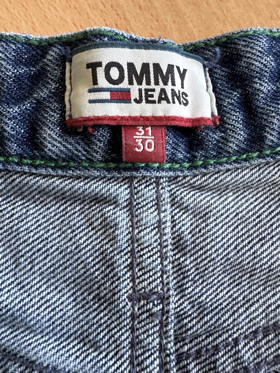 Tommy Hilfiger Jeans: Tommy Jeans taille 31/30, coupe Mom, coton – Neu (gemäss Beschreibung) aus St-Saphorin-Morges von mac_7tvq 4