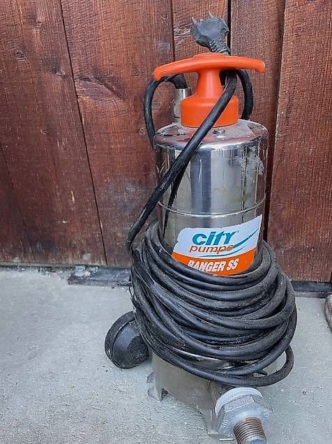 Pumpen & Teile: Divers pompes à eau immergée – Gebraucht aus Botyre (Ayent) von mos_z9sz