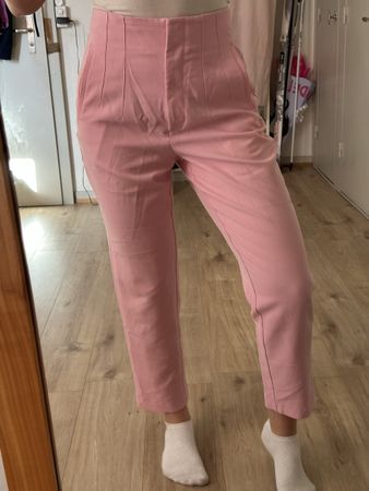 Süsse rosa Stoffhose im Marlene-Stil Zara, Grösse M