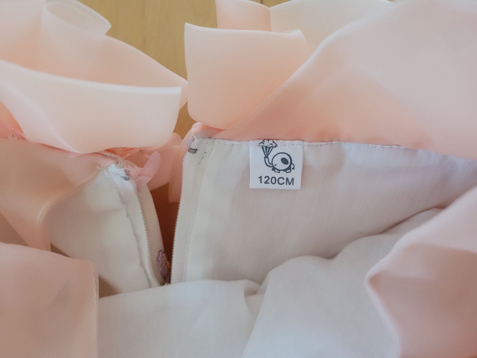 Vestiti & Gonne: Mädchenkleid Gr.120 neu – Nuovo (secondo la descrizione) da St. Margrethen SG venduto da SamusAran 1