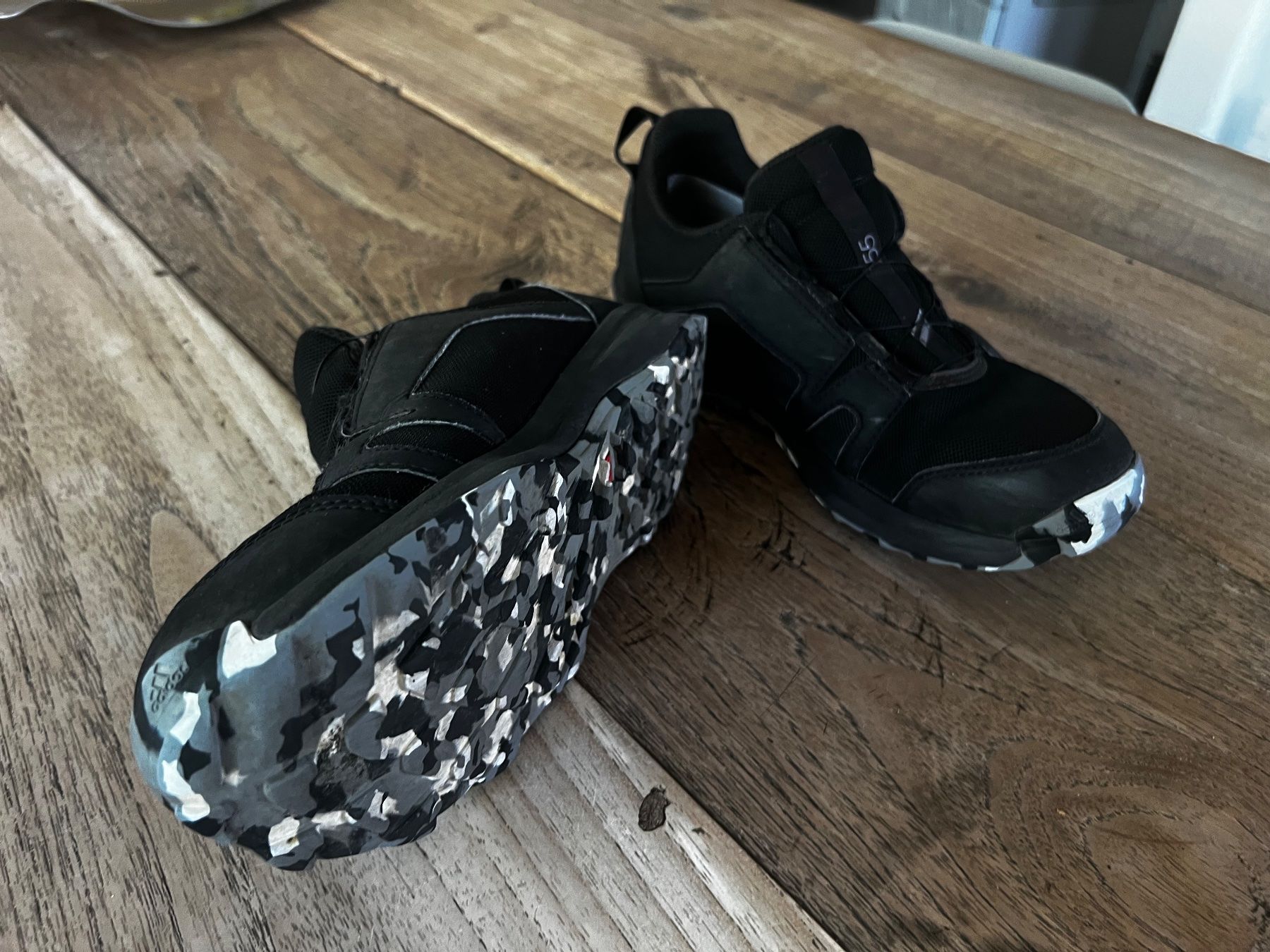 Chaussures garçon: Adidas Terrex Wanderschuhe, US-Größe 4 – D'occasion à Chur par MarcusinChur 2