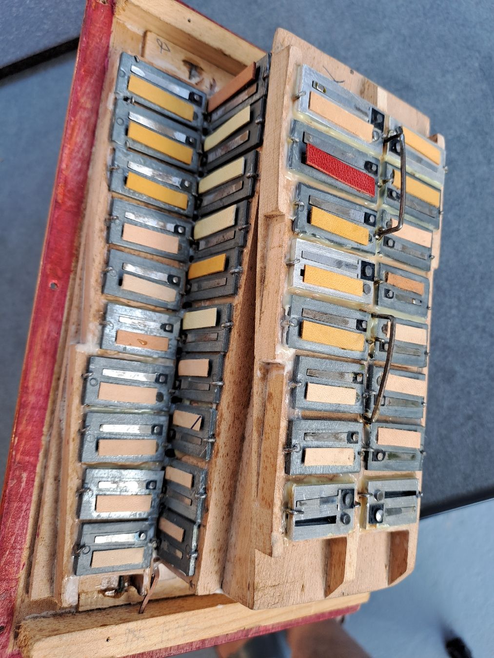 Eichhorn Strumenti musicali: Eichhorn orgeli ton A. 18 basses  – Usato da Villeneuve venduto da BibiVintage 9