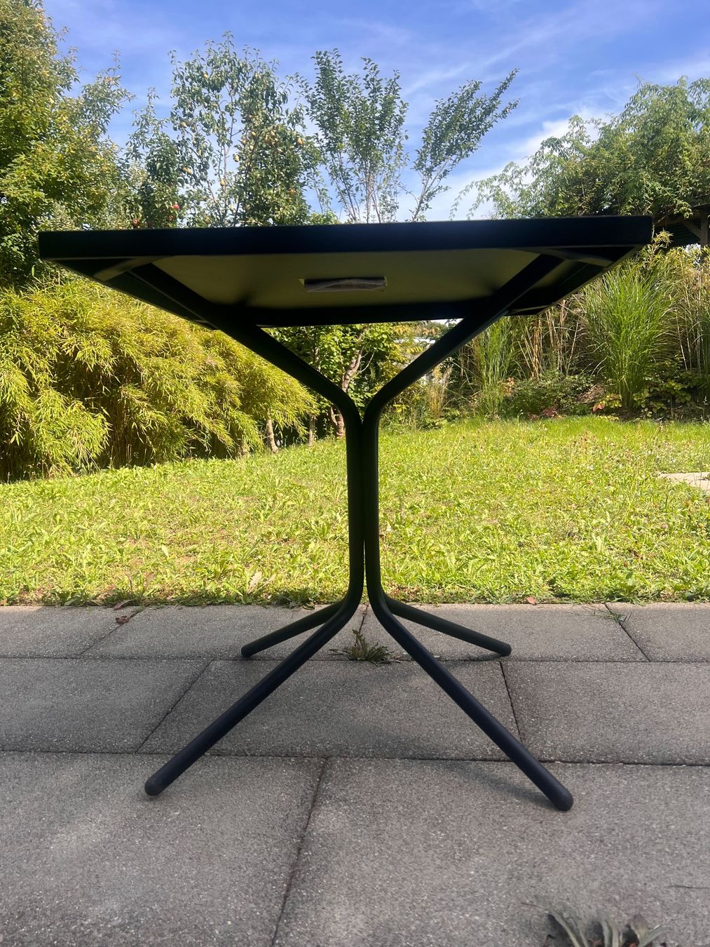 Schaffner Tische: Outdoor Schaffner Table Black Square Metal Base Used – Gebraucht aus Winterthur von Maxie02 2