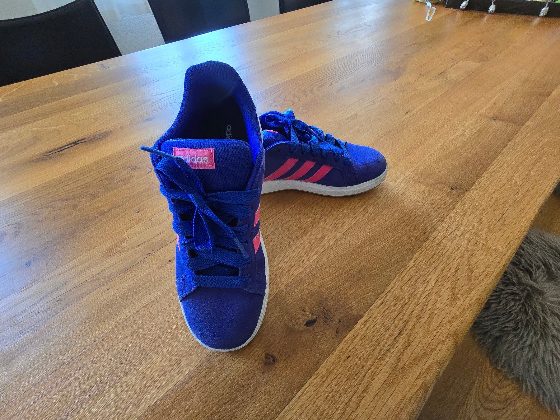 Adidas Scarpe da donna: Adidas Sneaker Turnschuhe – Usato da Rosshäusern venduto da Karjon