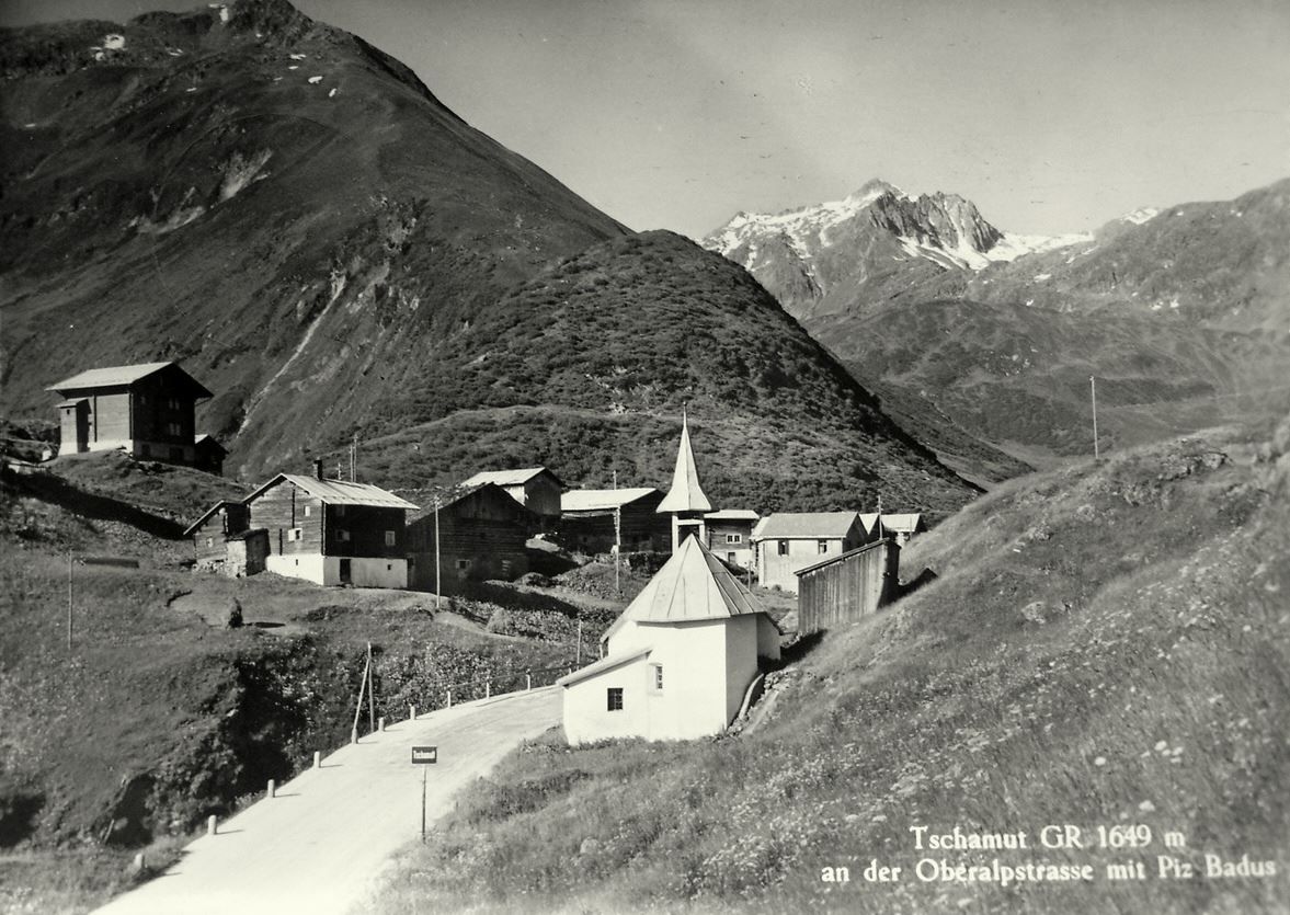 Cartes postales: TSCHAMUT an der Oberalpstrasse – D'occasion à Jona par philajona