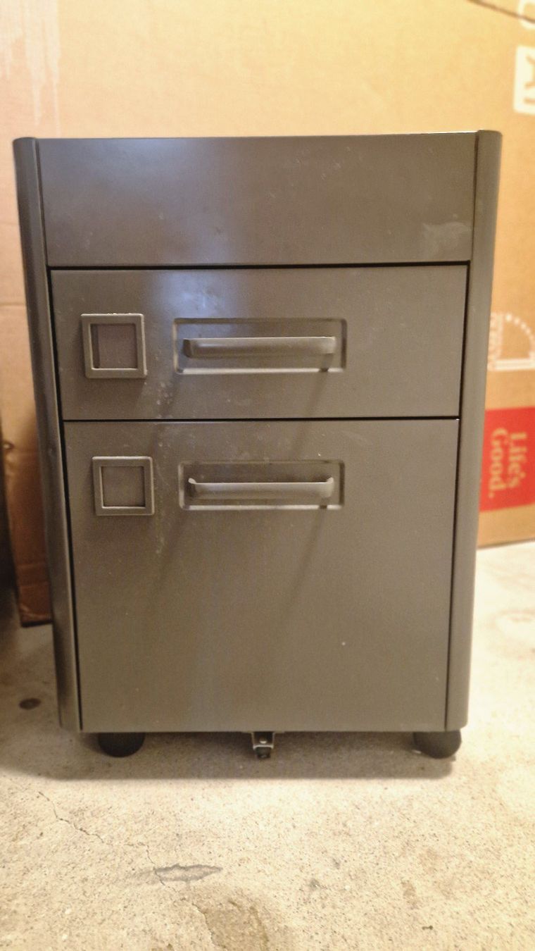 Eléments de bureau: Schubladencontainer Metall 2 Schubladen – D'occasion à Rüti ZH par Omar20010