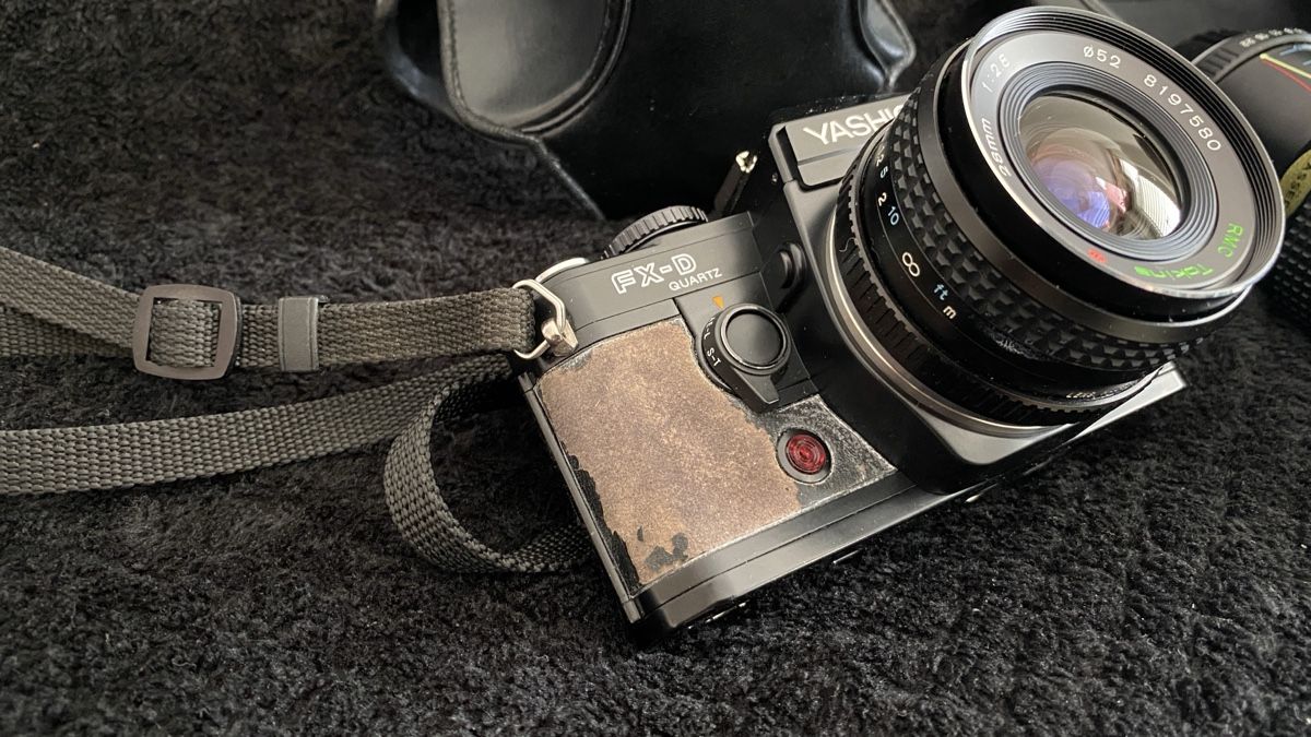 Yashica Fotocamera: Yashica FX-d Quartz Fotokamera set. – Usato da Beinwil am See venduto da Mpmmechanik 2