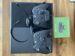 Xbox One + 2 Controller + Headset