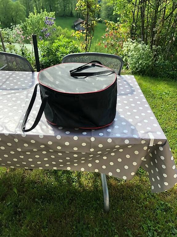 Grills: Holzkohle-Tisch-Grill  – Gebraucht aus Boltigen von Wuestenfuchs