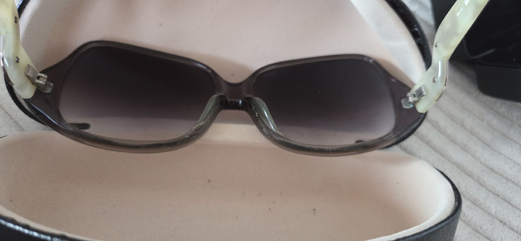 Moschino Brillen & Gläser: Original Moschino Sonnenbrille mit Etui – Gebraucht aus Oberembrach von ser_pqh5 1