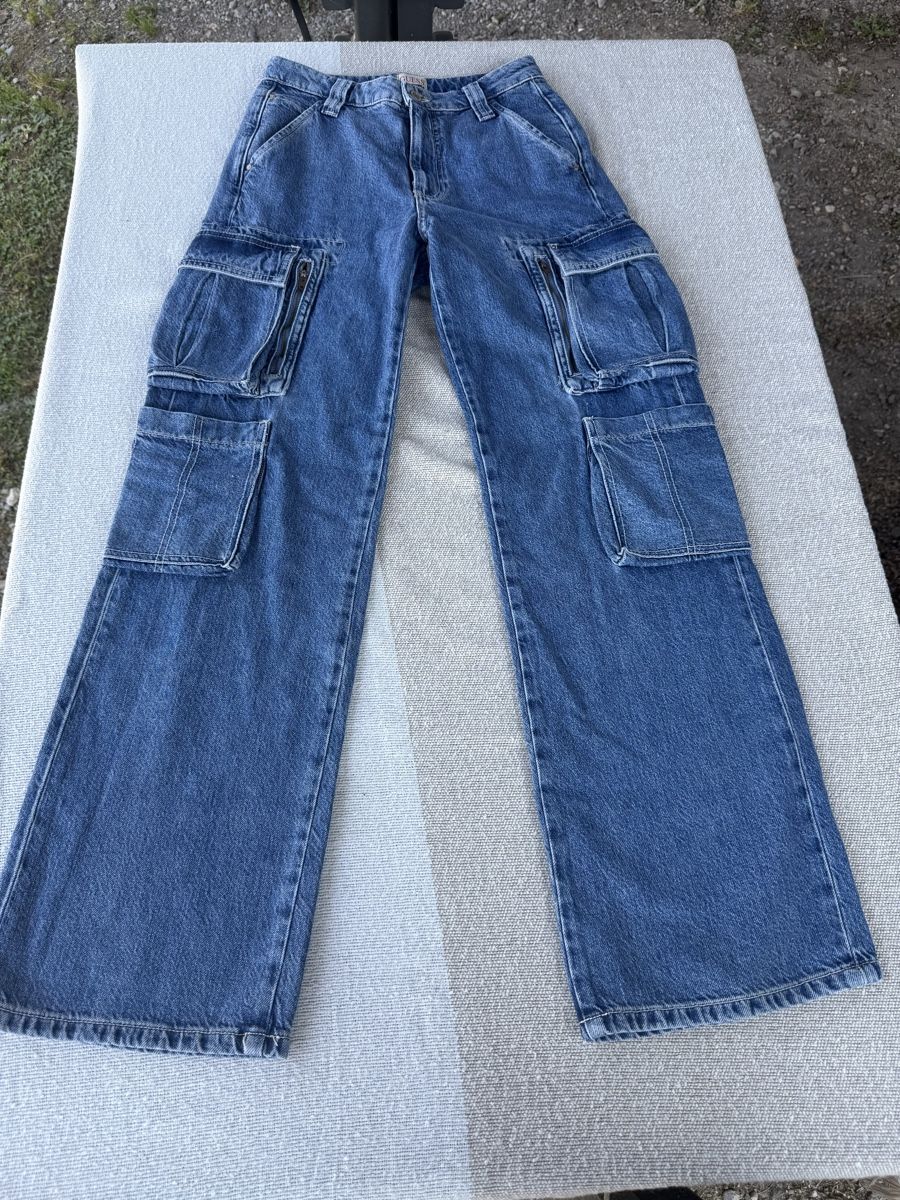 Guess Jeans: Guess cargo Jeans, Gr. 27 – D'occasion à Kreuzlingen par nik_d2fj