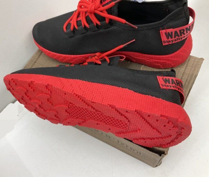 Scarpe da uomo: Neue Sportschuhe Gr. 42 – Nuovo e nell'imballaggio originale da Oftringen venduto da Leleni 1