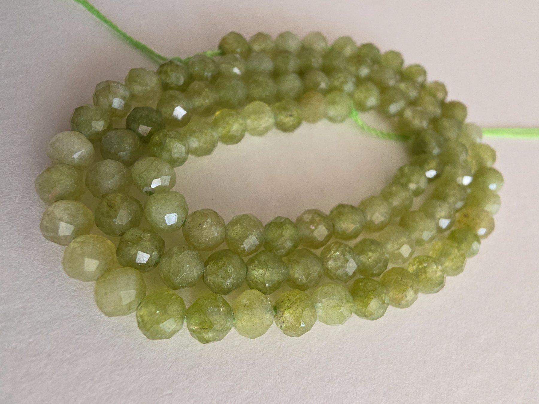 Minerali & Pietre curative: Peridot facettiert 4mm. Strang – Nuovo e nell'imballaggio originale da Menziken venduto da Mirager 1