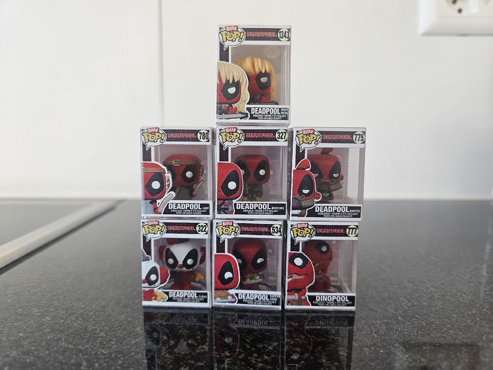 Marvel Statuette: Funko Pop Mini Deadpool, lot de 7, comme neuf  – Nuovo (secondo la descrizione) da Morges venduto da Mlle_Croft_91