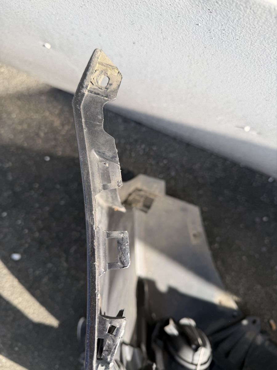 Seat Tutti pezzi di ricambio auto: Seat Leon FR Stossstange Frontstange – Usato da Wetzikon ZH venduto da NiM46 2