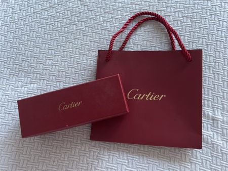 Schöne Cartier-Geschenktasche und Schachtel