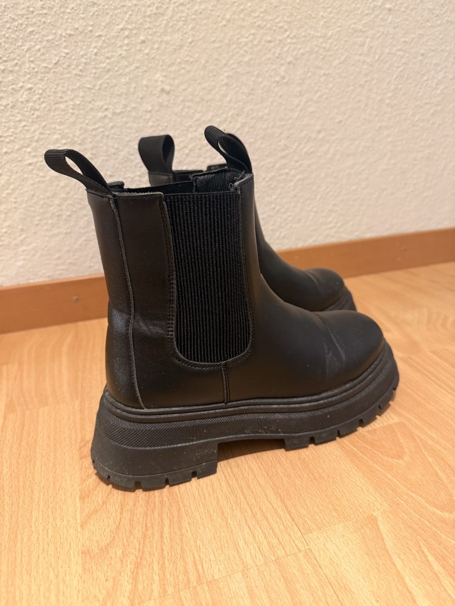 Scarpe da donna: Winter Boots: Schwarze Stiefeletten, Grösse 37! – Usato da Chur venduto da Pedro.Giesteira 2