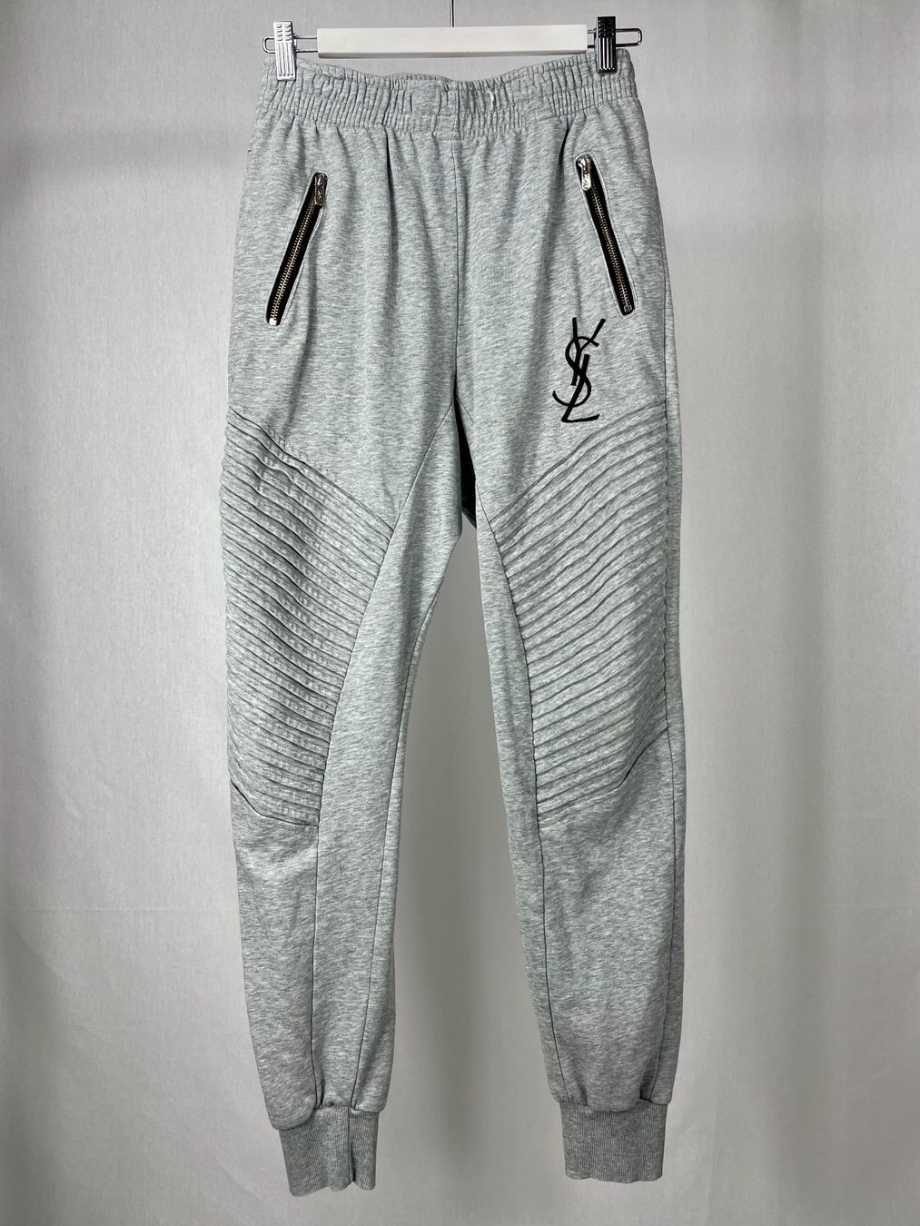 Saint Laurent Pantaloni: Hose - Trainerhose - Yves Saint Laurent – Nuovo (secondo la descrizione) da Romanshorn venduto da MAFLOMAS