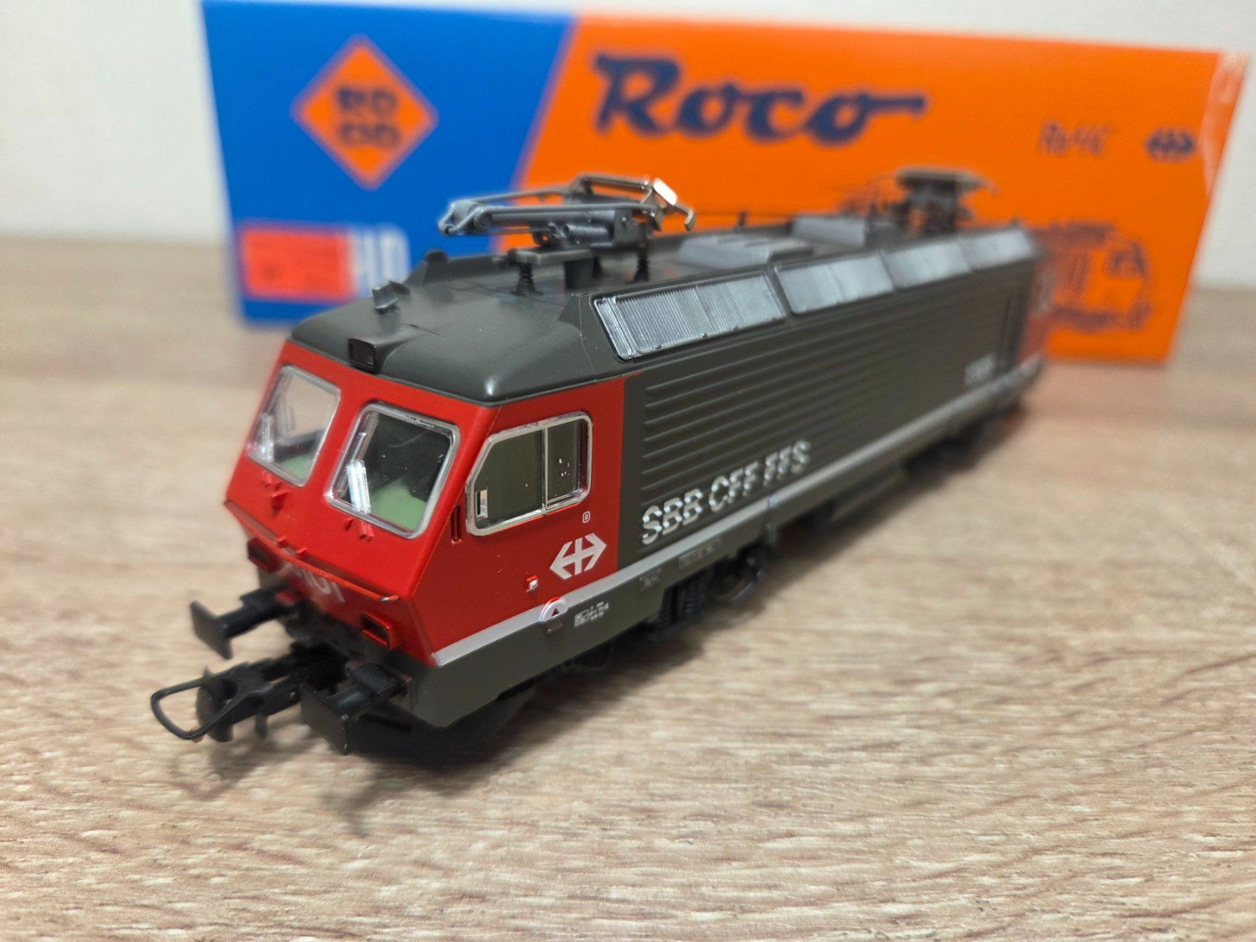 Roco Modellini di ferrovie: Roco 04178 B E-Lok 10101 SBB H0 (1) – Usato da St-Aubin-Sauges venduto da Lo_Go 2