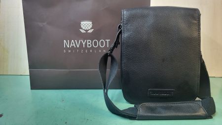 Navyboot Umhängetasche Leder schwarz Neu