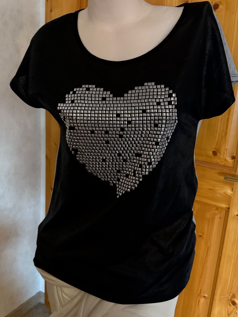 T-shirt: T-Shirt mit Herz-Motiv. – Usato da Hundwil venduto da Sandysan1702