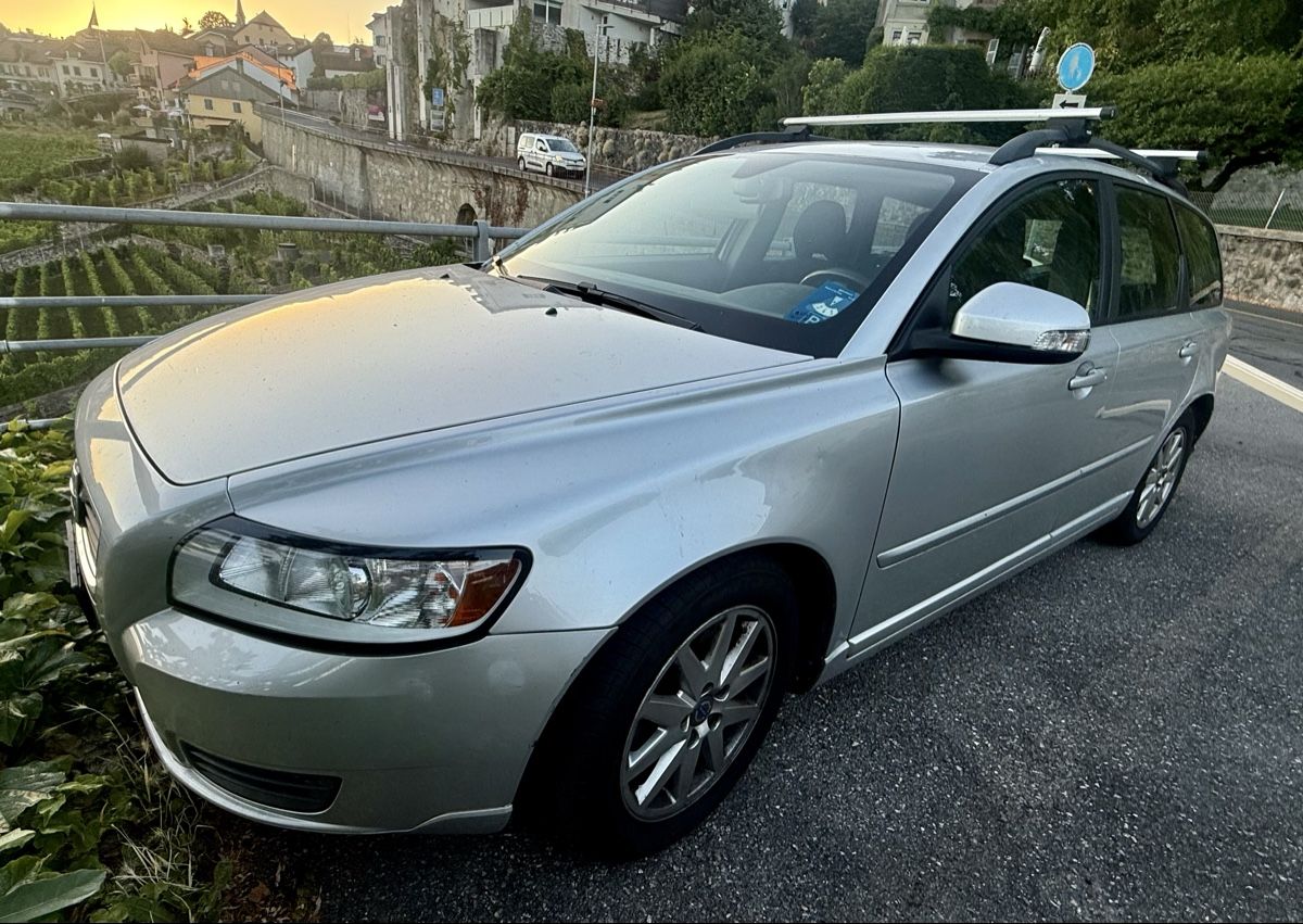 Volvo Automobili: Volvo V50 Drive Break gris métal 2011 – Usato da Chexbres venduto da rochecolombe 1