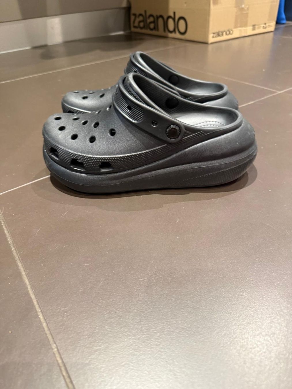 Crocs Herrenschuhe: Clogs – Gebraucht aus Bäch SZ von nonobscura 1