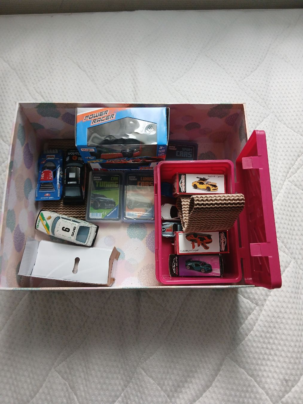 Modellautos: Eine box mit autos  – Gebraucht aus Balsthal von Marica75