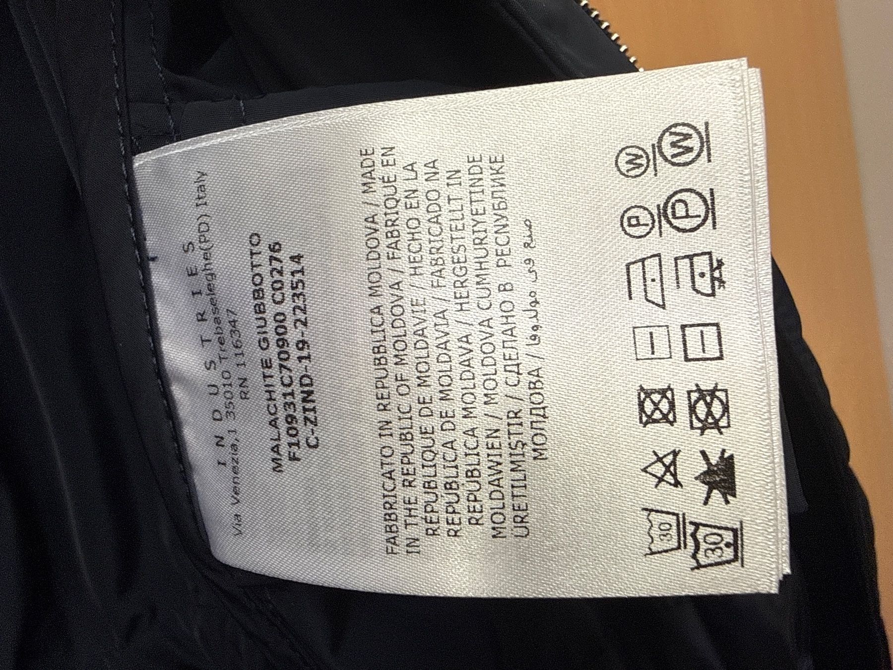 Moncler Giacche: Moncler leichte Damenjacke – Usato da Ulisbach venduto da Schoggikugel 5
