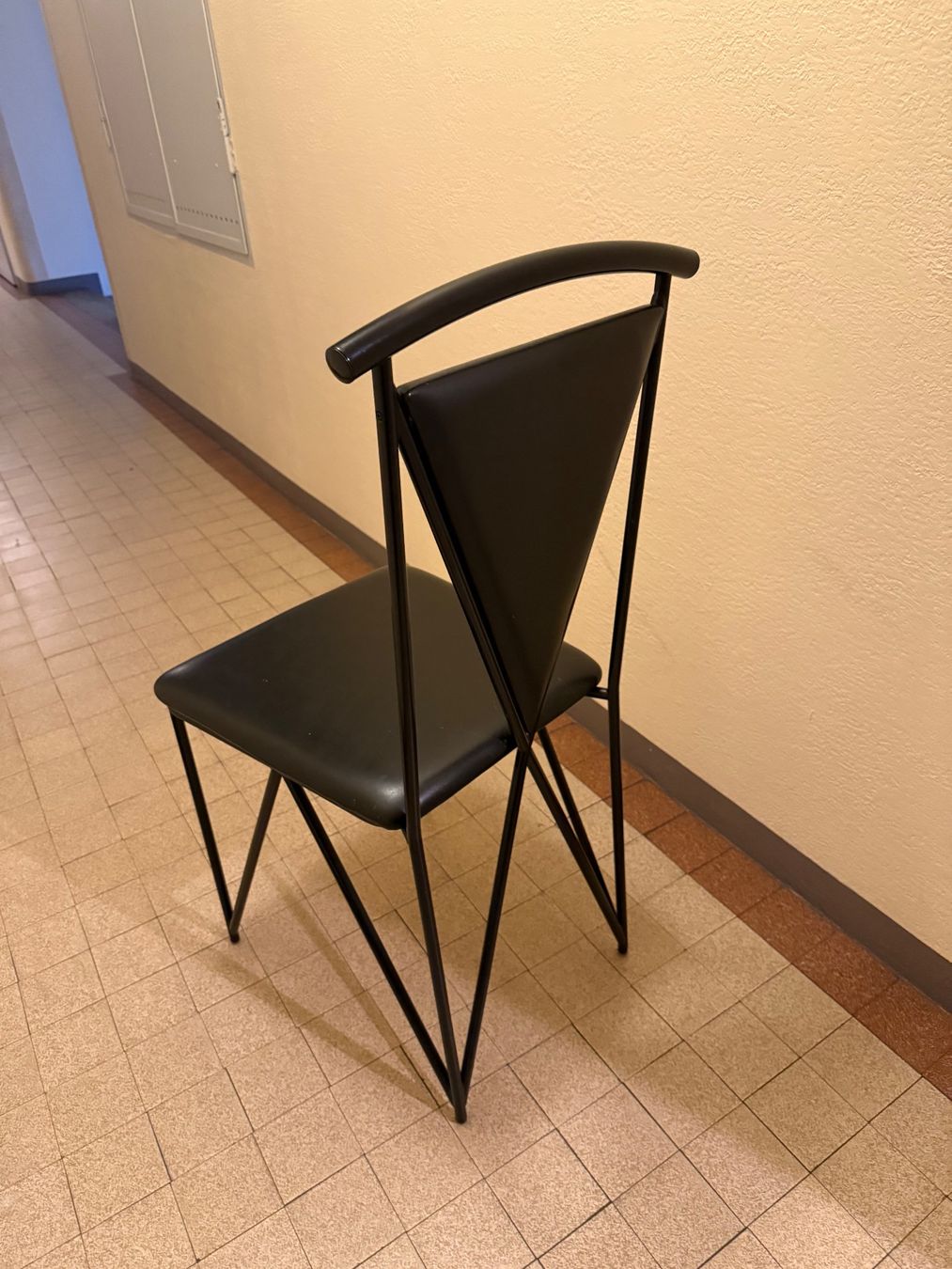 Sedie: 2x Chaise noire originale - design intemporel et élégant – Usato da Biel/Bienne venduto da mar_hhq2 1