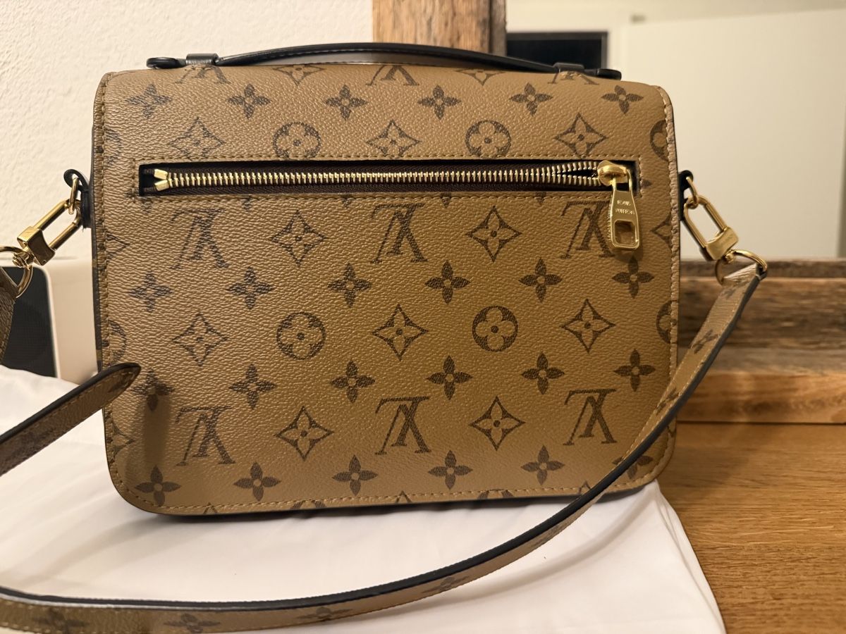 Louis Vuitton Borse da donna: Louis Vuitton Pochette Metis Reverse Monogram – Usato da Hirschthal venduto da GR7000 4