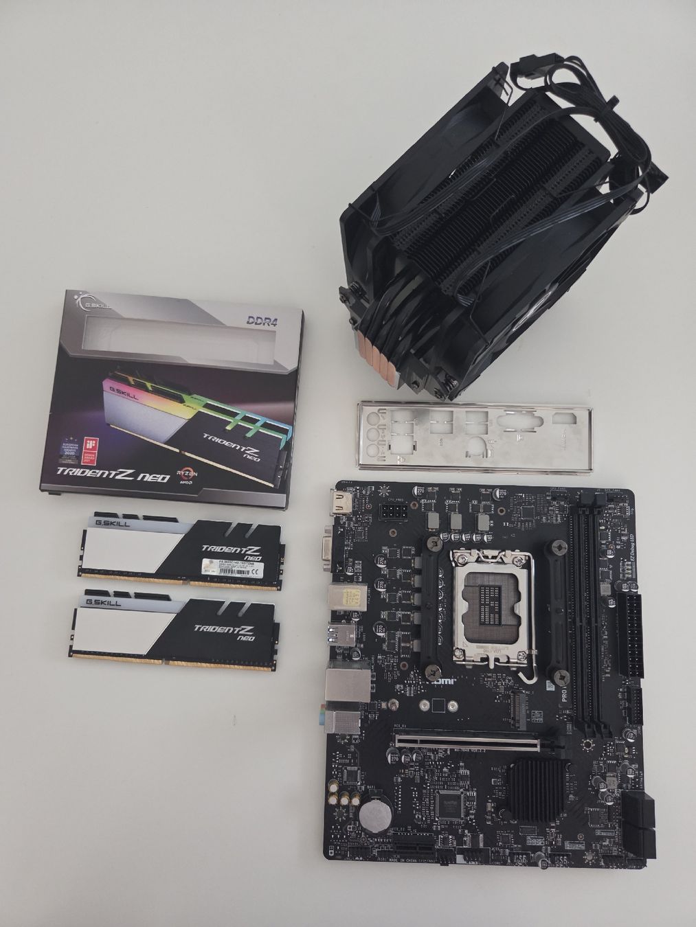 Intel Mainboards: Mainboard CPU Kühler RAM Set DDR4 Guter Zustand – Gebraucht aus Löhningen von dje_j6lc