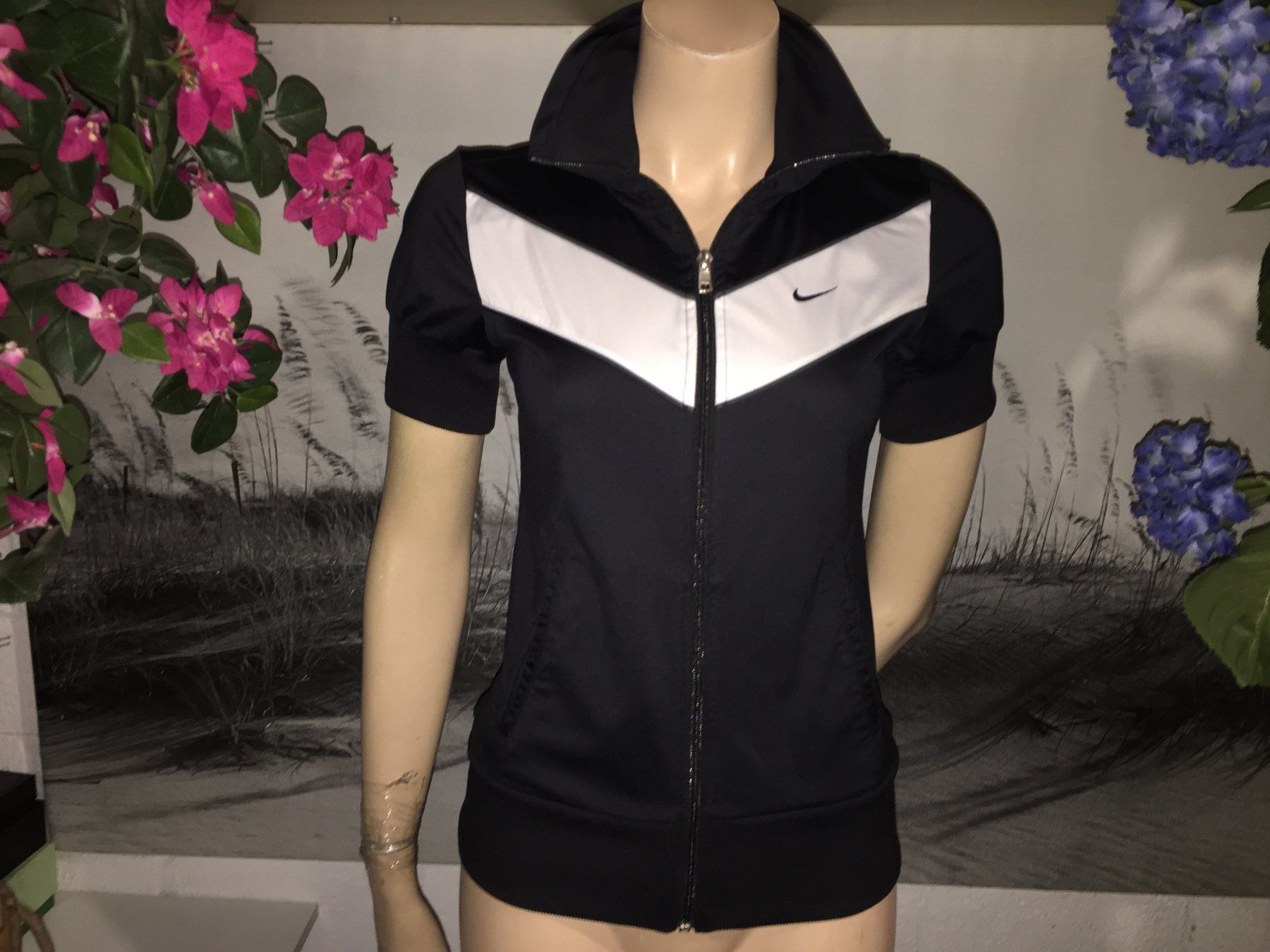 Nike Jacken: VESTE / Jacke NIKE  Taille / Grosse XS – Gebraucht aus Cossonay-ville von Super-Price-Quality