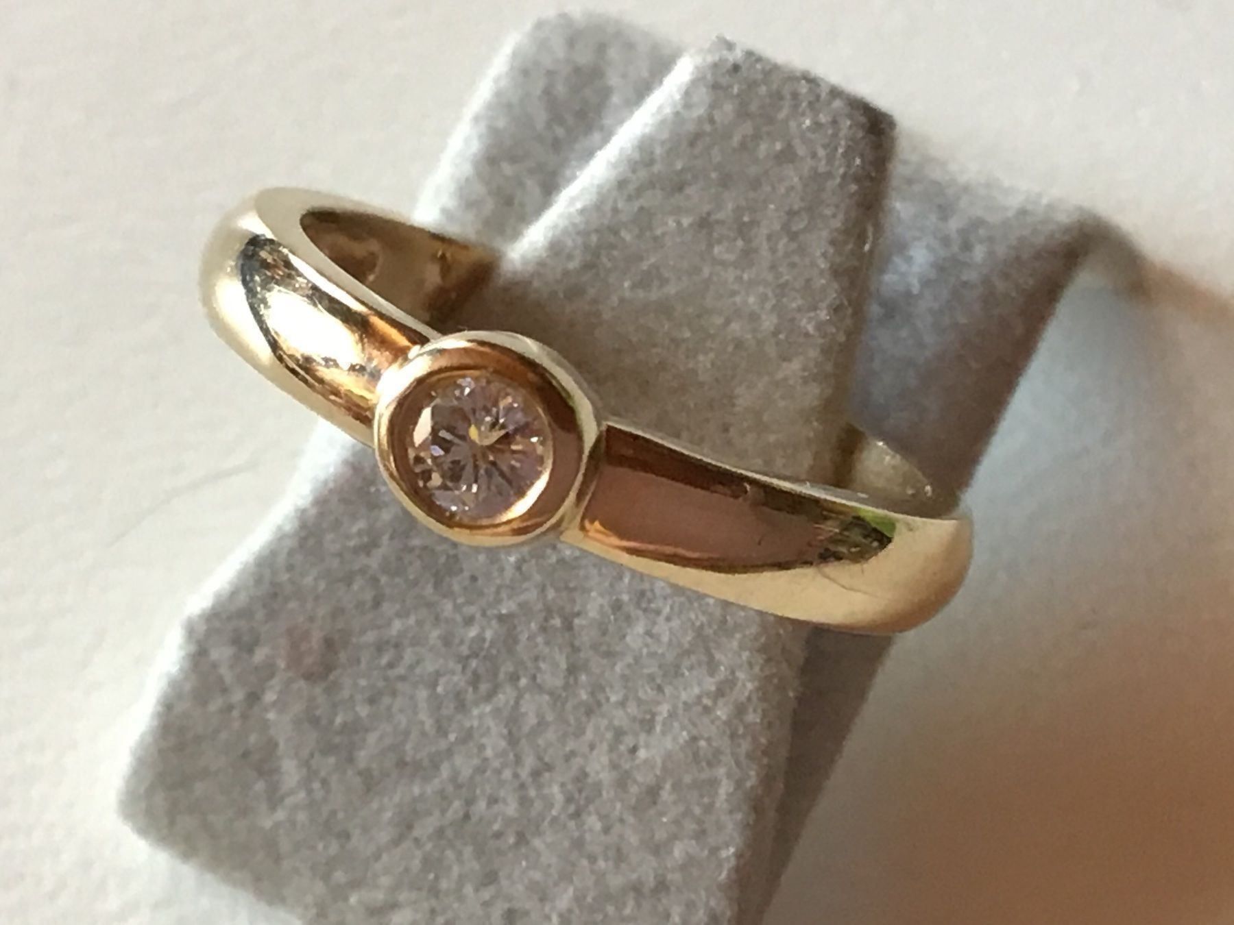 Ringe: Massiver Brillant Solitaire Ring – Gebraucht aus St. Gallen von Goldlilly 1