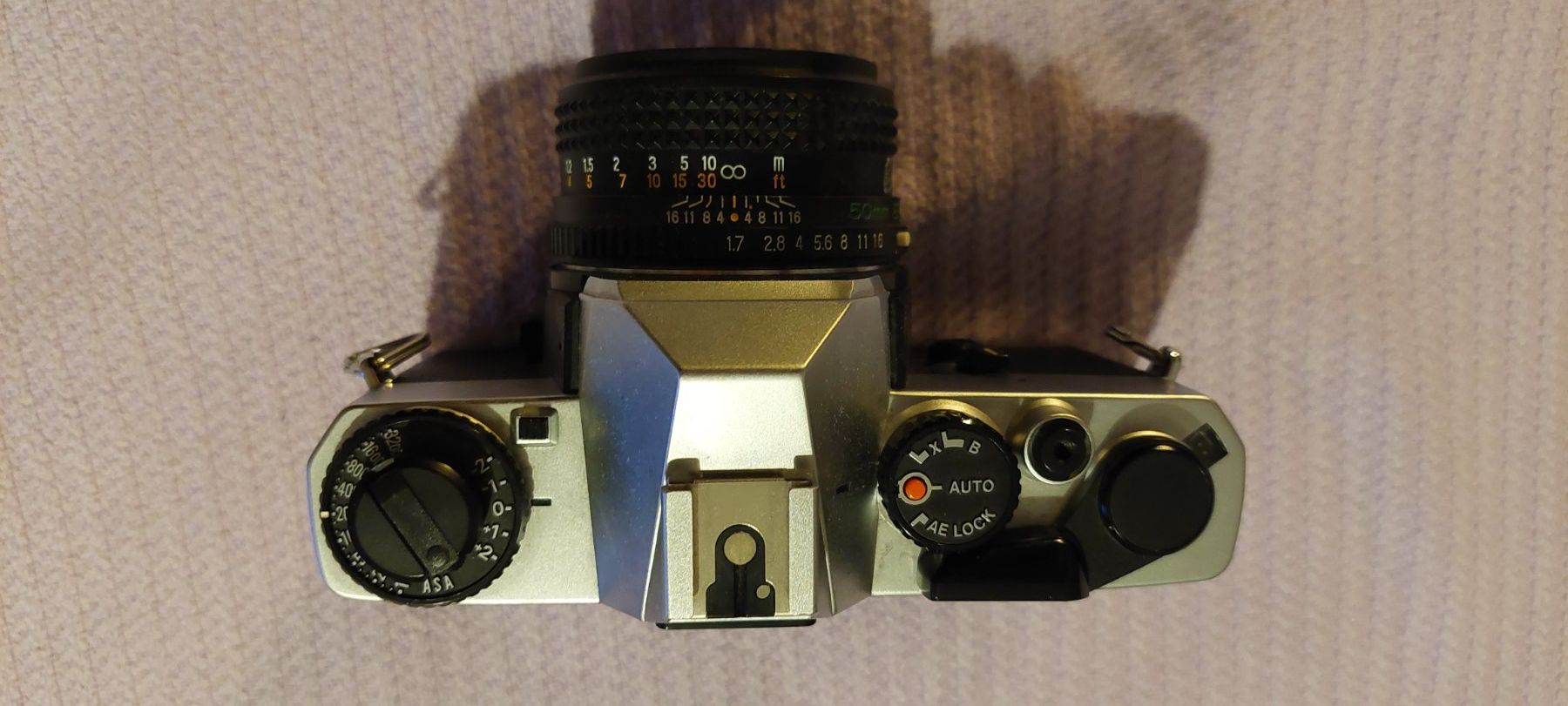 Fotocamera: Bell & Howell Spiegelreflexkamera mit Objektiv – Usato da Bern venduto da citron_limonade 1