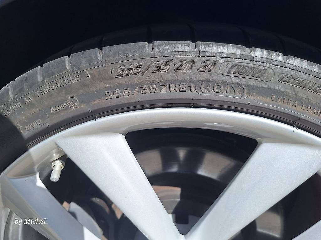Pneus & Kompletträder: Roues 21 pouces avec pneus été pour Tesla Model S – Gebraucht aus Neuchâtel von mic_2q6c