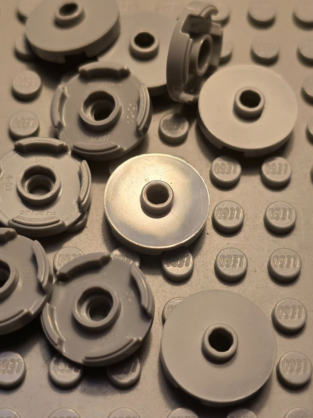 Lego Baukästen: Lego 10x Fliesen 2x2 (18674) hellgrau – Gebraucht aus Basel von Swi-7621