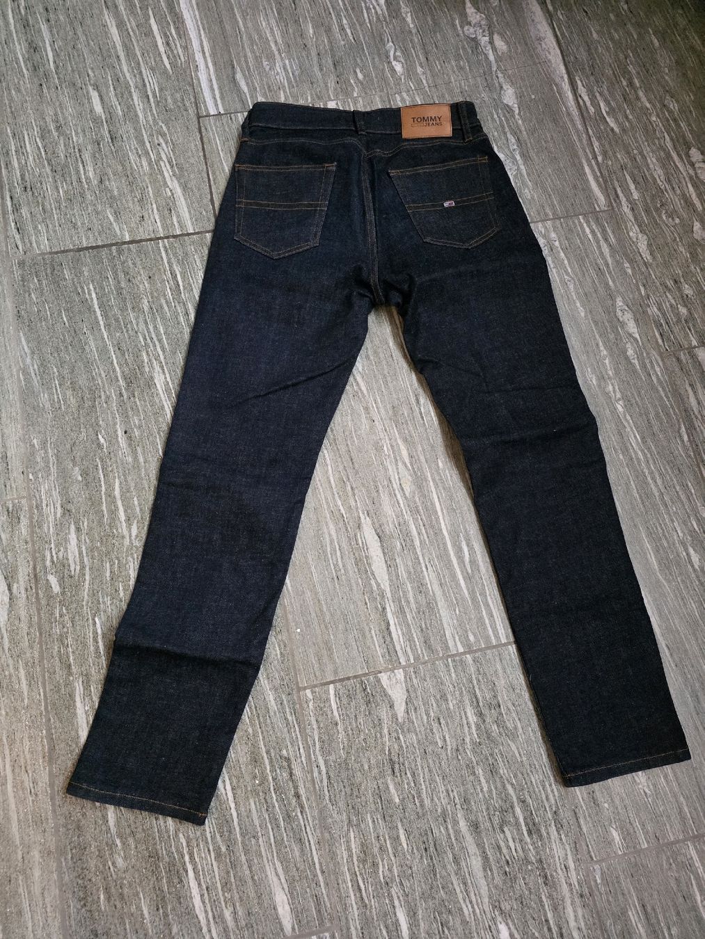 Tommy Hilfiger Jeans: Tommy Jeans, Grösde 27/32, neu – Nuovo (secondo la descrizione) da Mollis venduto da DaKo79 1