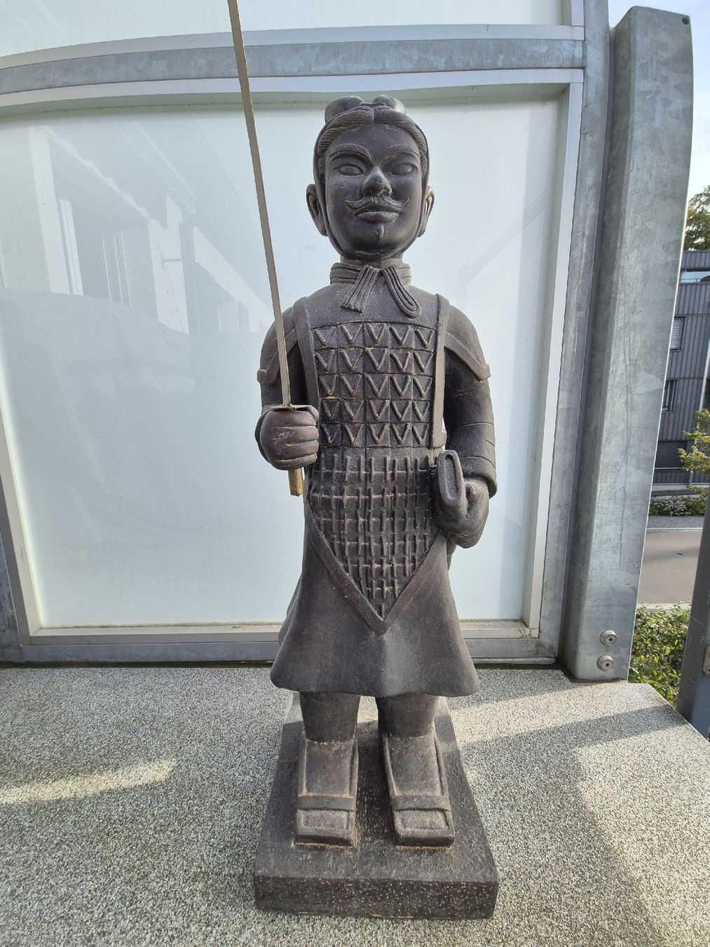 Sculture & Statue: Terrakotta Krieger Statue mit Schwert  – Usato da Rorschach venduto da Mike1962