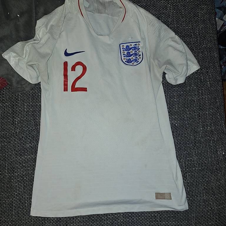 Leibchen & Hosen: Originales England Trikot in Grösse M – Gebraucht aus Rapperswil SG von Gooal