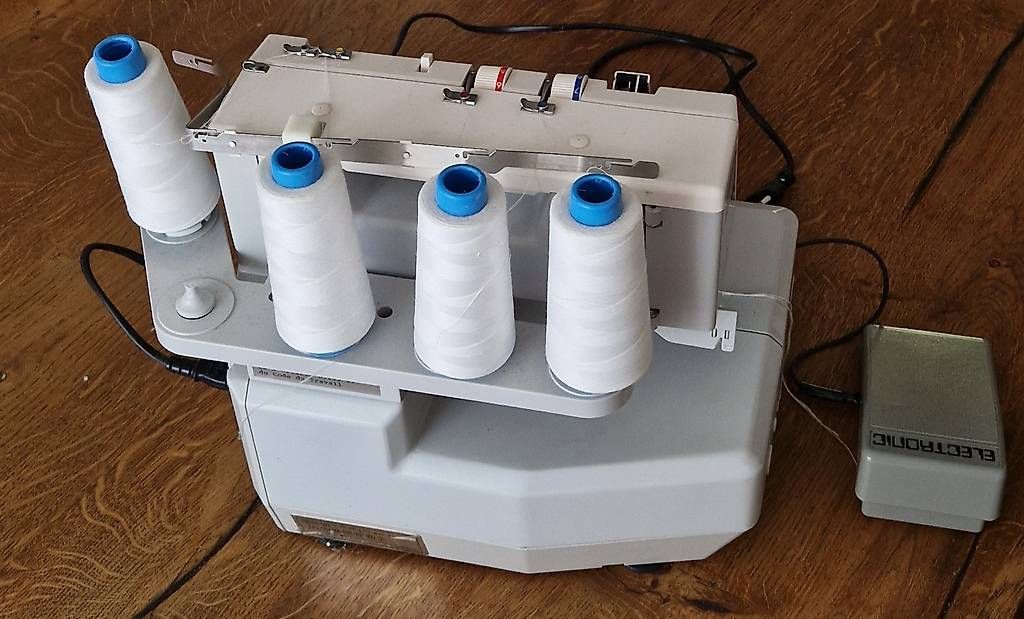 Elna Nähmaschinen: Overlock Maschine Elna – Gebraucht aus Felben-Wellhausen von Vollpfoschta 2