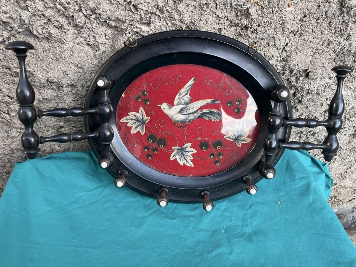 Guardaroba: Antike Garderobe mit gesticktem Bild – Usato da Brienz BE venduto da hey_z9vg 2