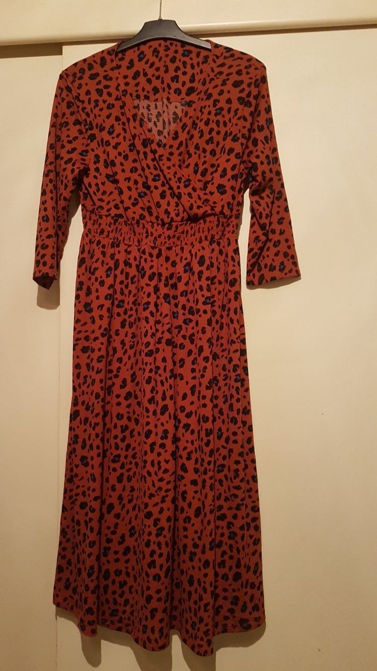 Only Vestiti: Rostbraunes Kleid mit Leomuster – Nuovo (secondo la descrizione) da Oberengstringen venduto da Sheera7