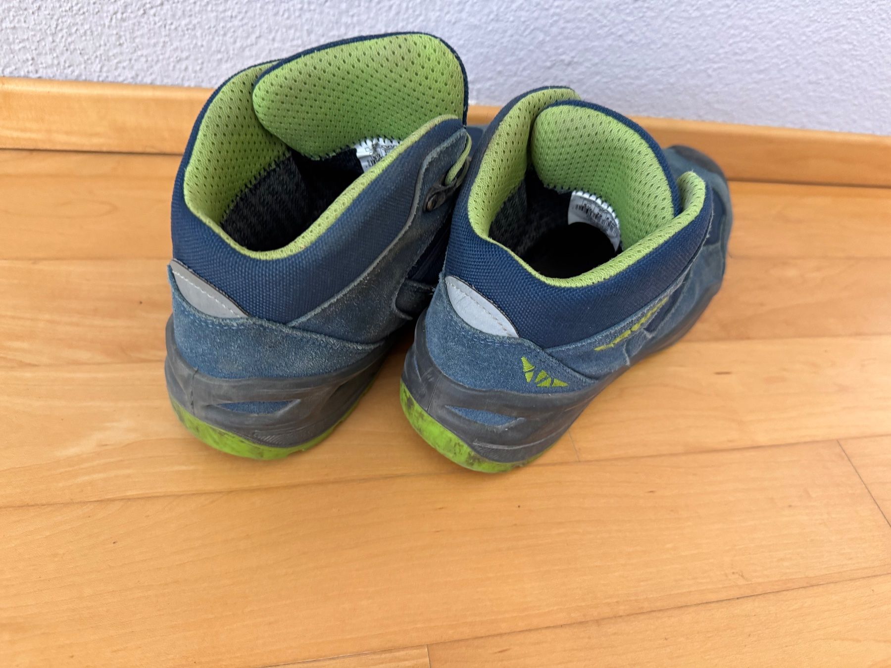 Lowa Scarpe per ragazzi: Lowa Trekkingschuh blau, Gr. 39 – Usato da Uster venduto da Niamgro 1