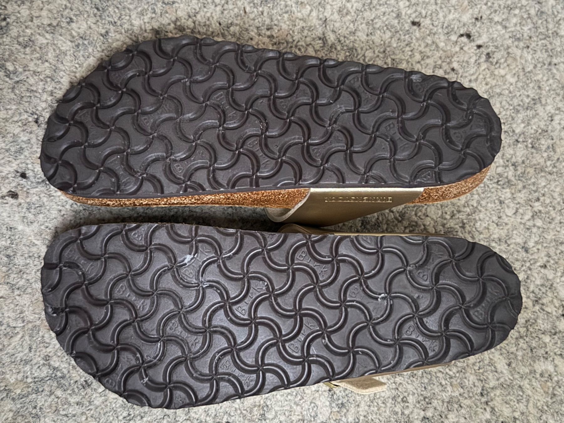 Birkenstock Chaussures femmes: Birkenstock Gizeh Gold Gr. 40 – D'occasion à Wattwil par edel88 5