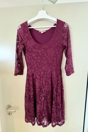 Spitzenkleid von Anna Field