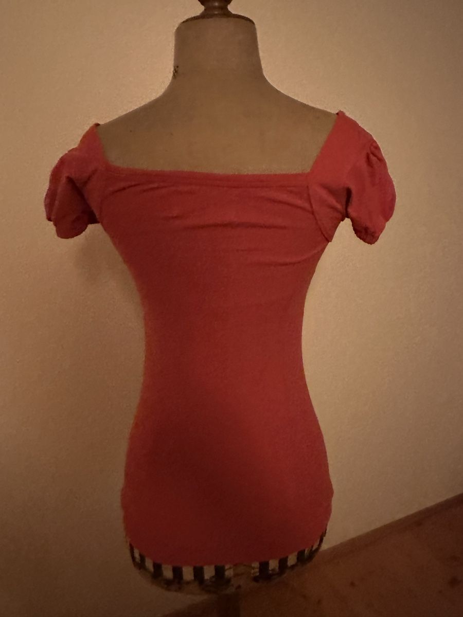 Zara T-shirt: Basic T-Shirt Zara Collection Grösse M rot mit Puffärmel – Usato da Bern venduto da Noeci 2
