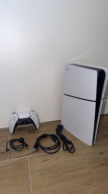 Sony Console: PS5 Slim Digital Edition 1TB + DualSense Controller – Usato da Luzern venduto da Family_Vogel