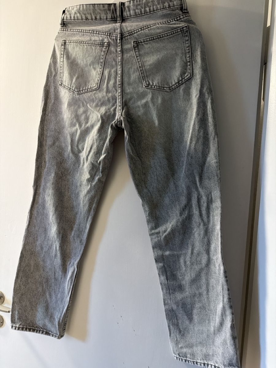 H&M Jeans: Jeans Damen grau – Usato da zürich venduto da resagrev 1
